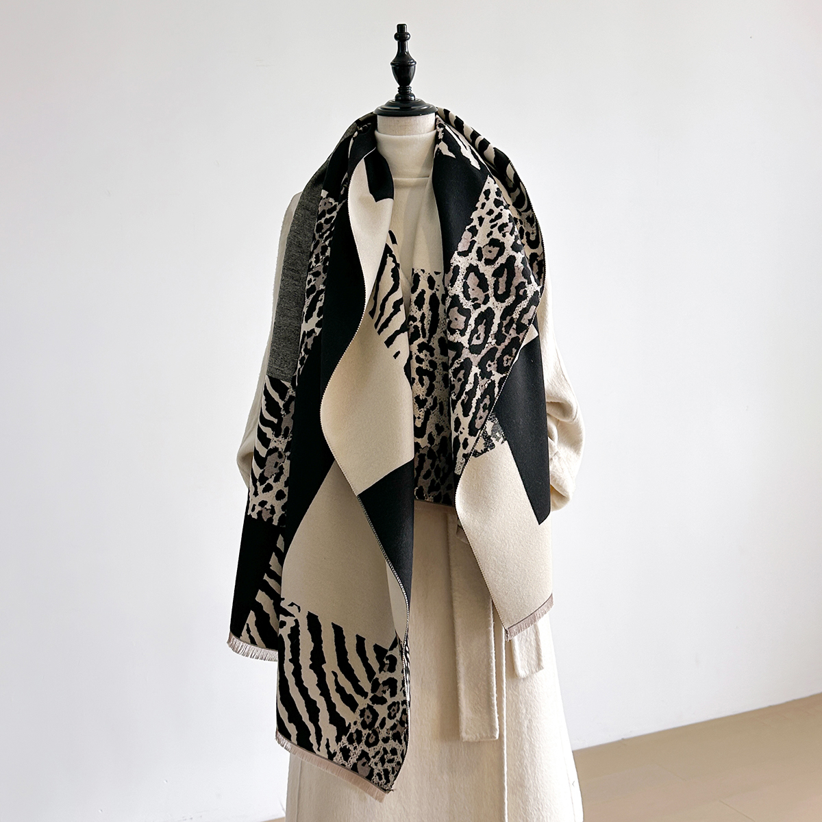 Woven Scarf Blanket - New Brand Elegance Two-Sided Leopard Print