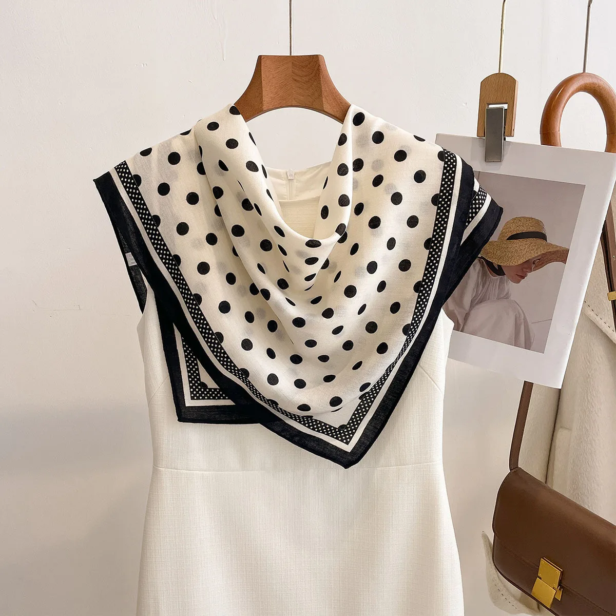 Luxury Polka Dot Printed Squar - Silk Neck Scarf のレビューと価格