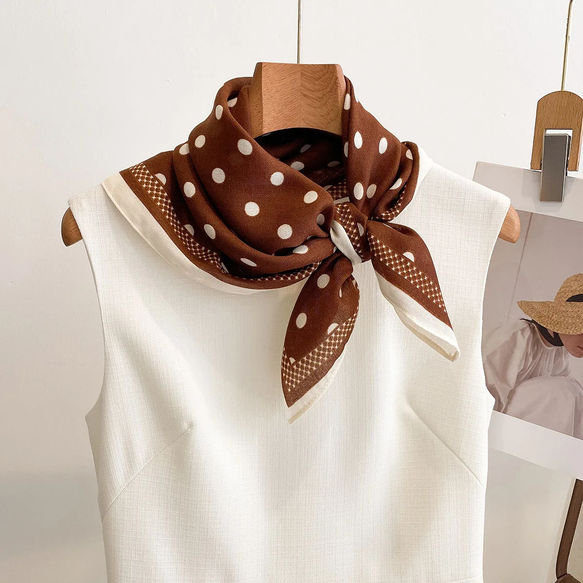 Luxury Polka Dot Printed Squar - Silk Neck Scarf のレビューと価格