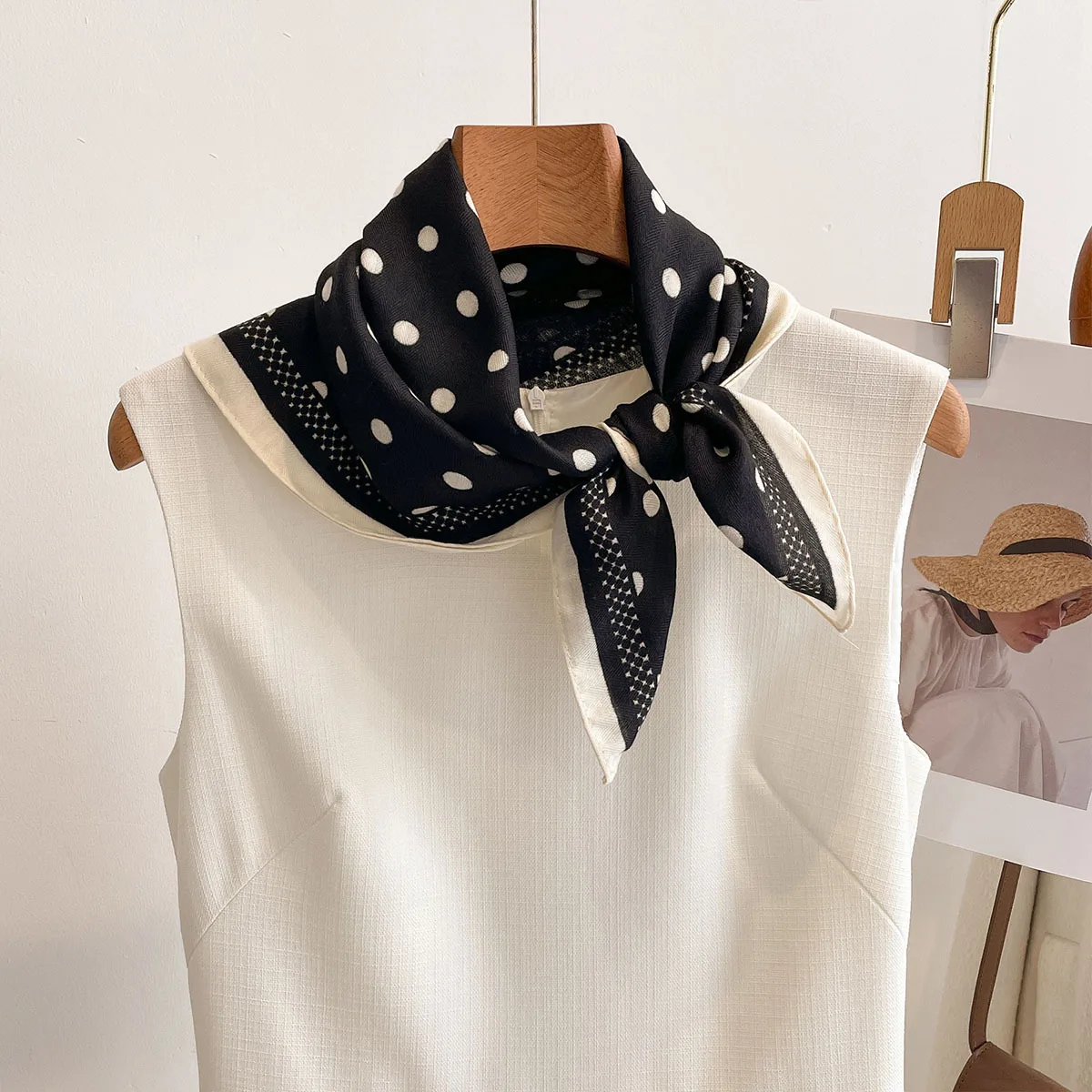 Luxury Polka Dot Printed Squar - Silk Neck Scarf のレビューと価格
