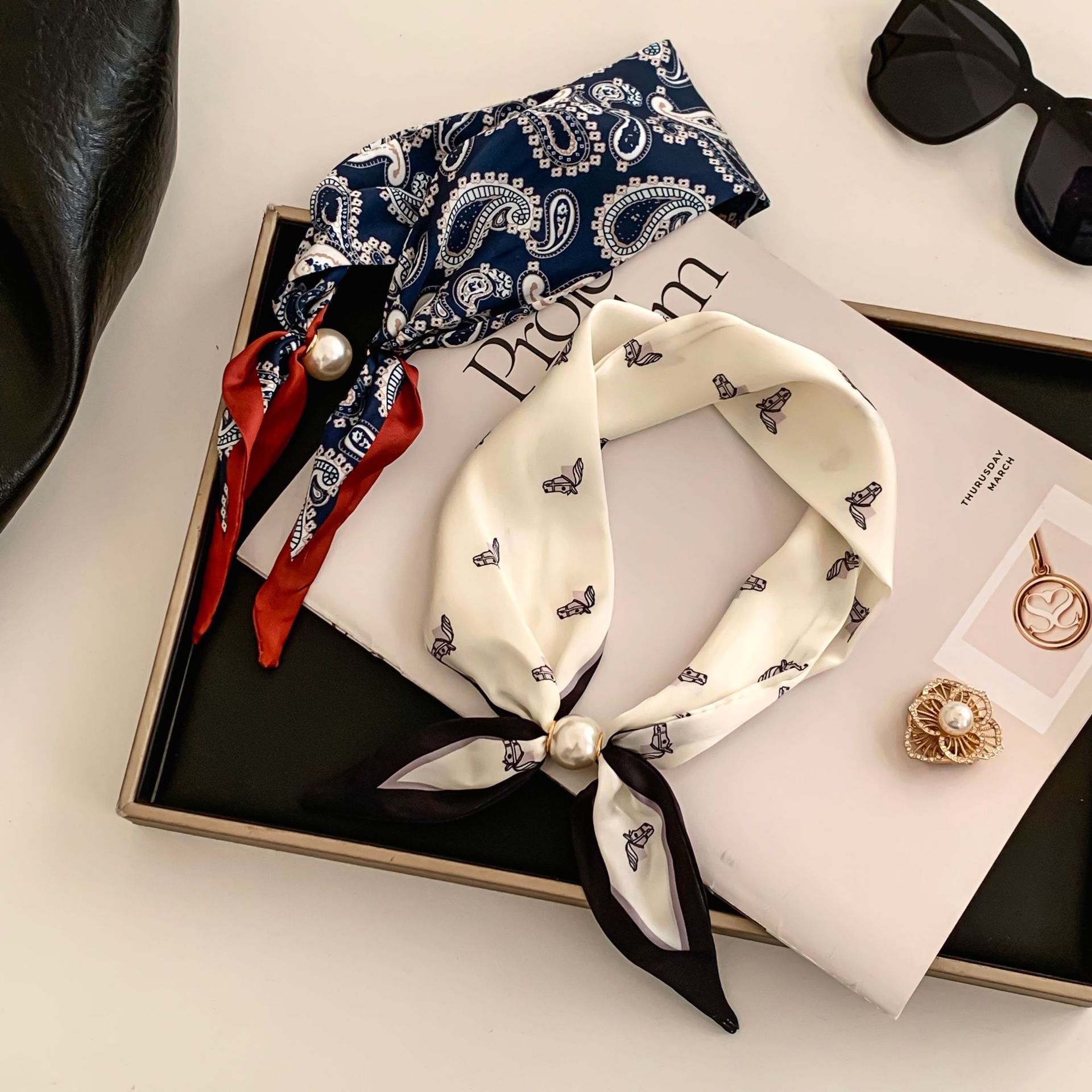 Cashew Flower Silk Scarf Effor - Silk Neck Scarf のレビューと価格