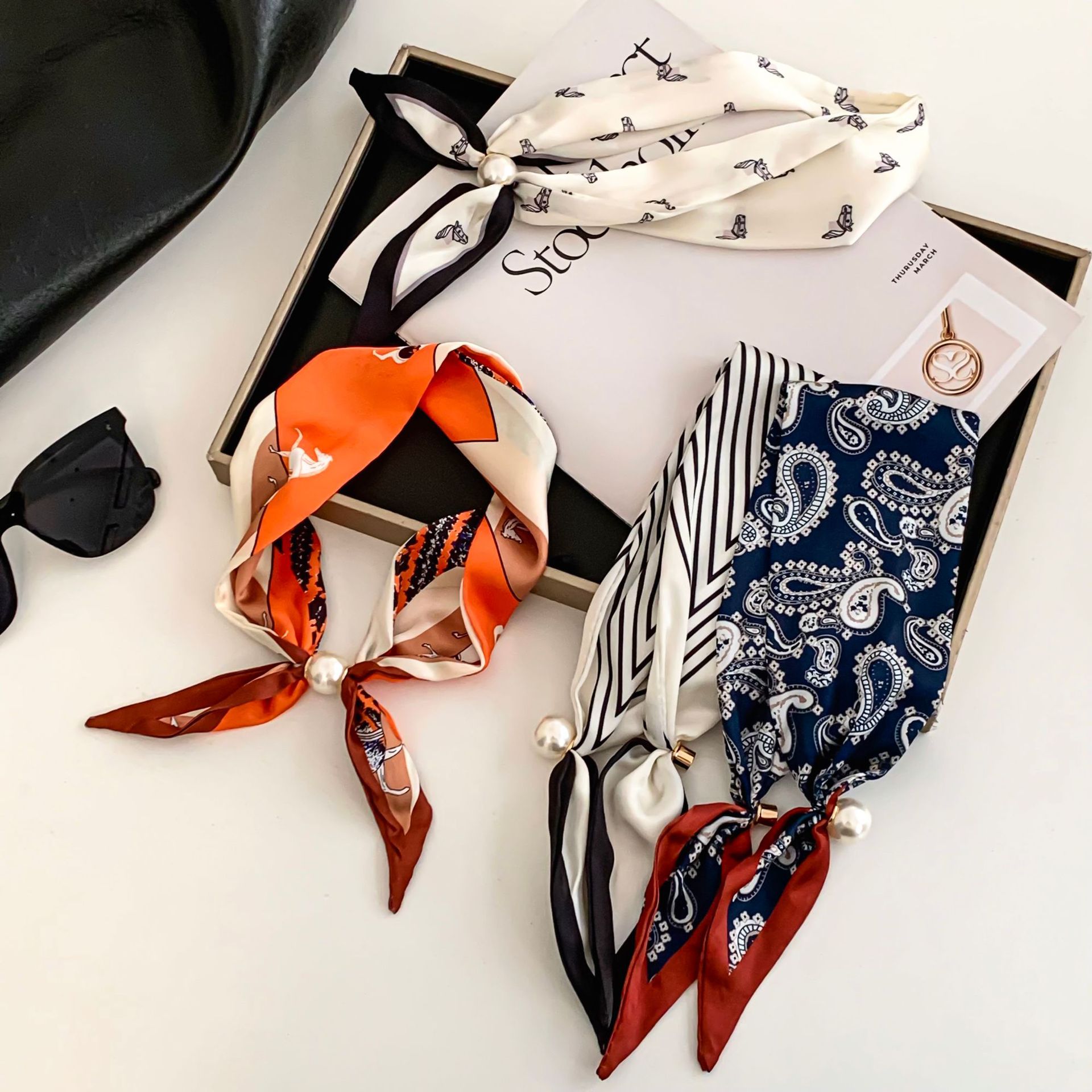 Cashew Flower Silk Scarf Effor - Silk Neck Scarf のレビューと価格