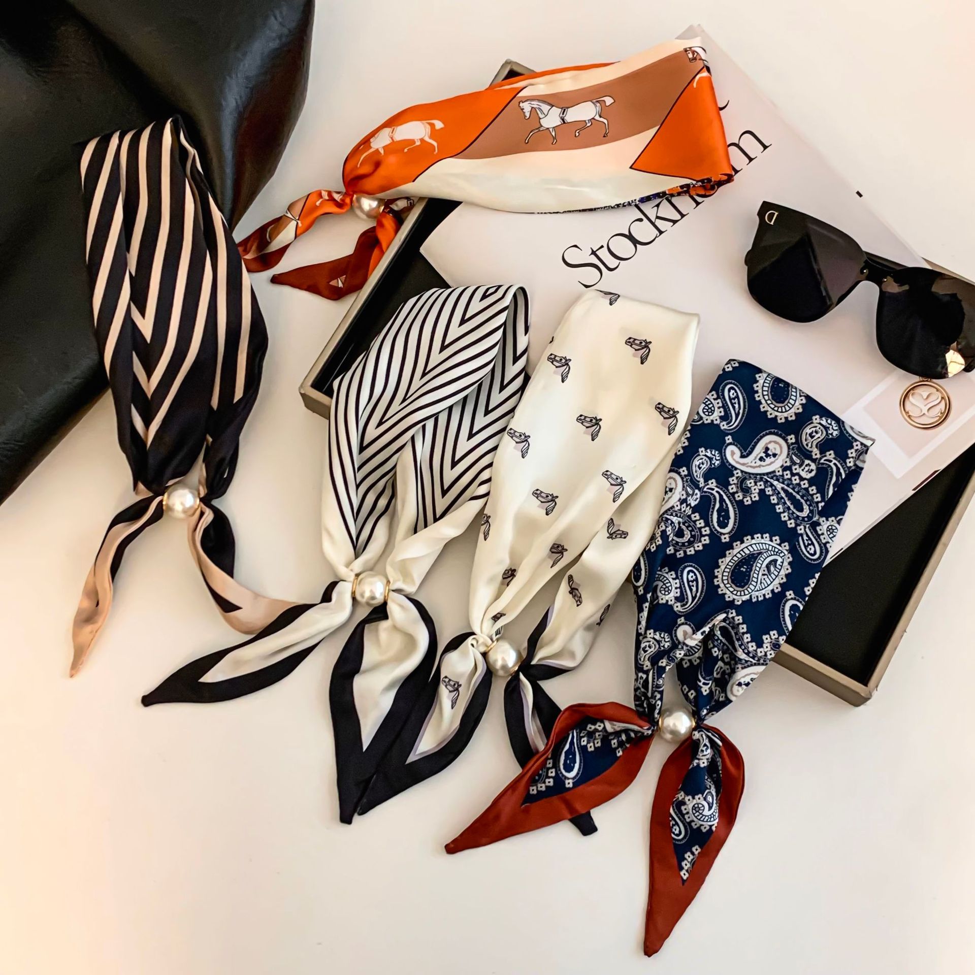 Cashew Flower Silk Scarf Effor - Silk Neck Scarf のレビューと価格