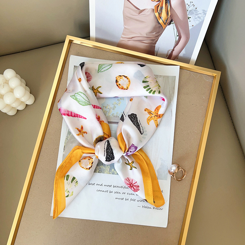 Women Silk Feeling Square Scar - Ascot Neck Scarf のレビューと価格