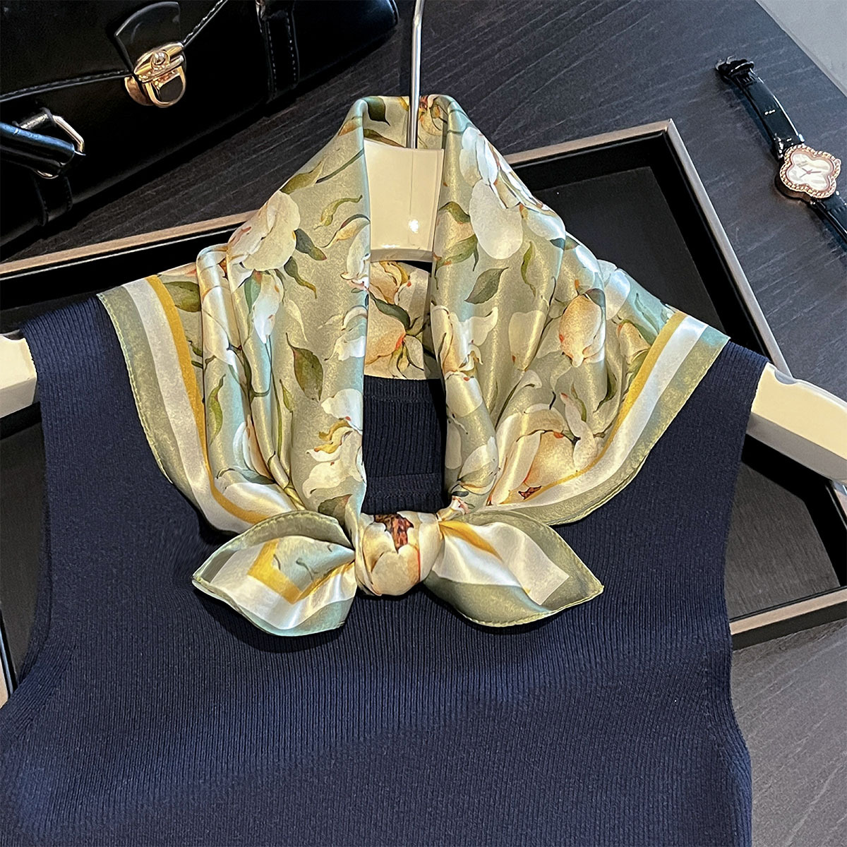 Designer Floral Square 65cm Ne - Bandana Cotton のレビューと価格