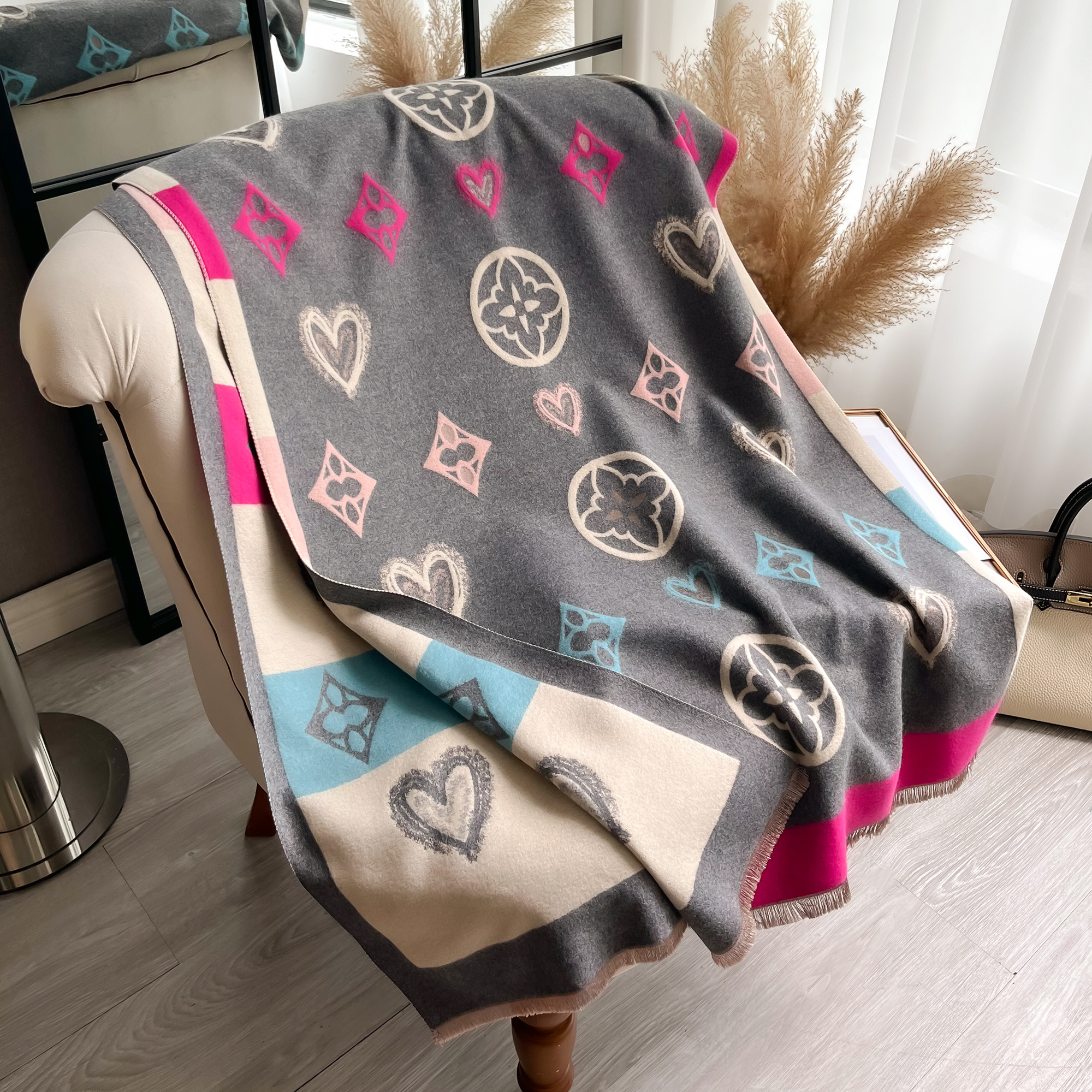 Luxury Cashmere Love Scarf Win - Woven Scarf Blanket のレビューと価格
