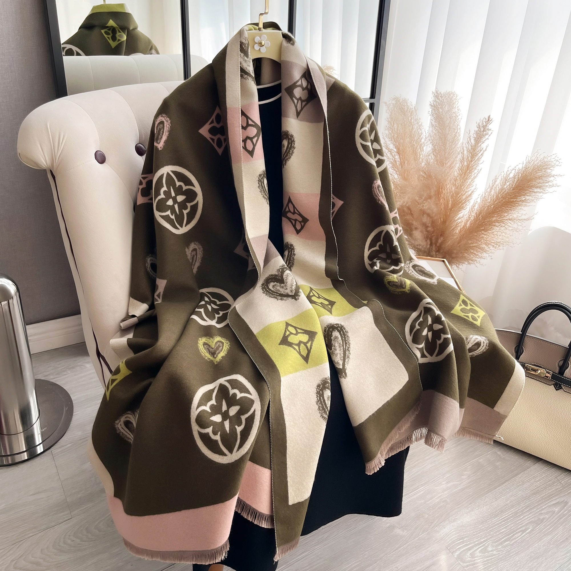 Luxury Cashmere Love Scarf Win - Woven Scarf Blanket のレビューと価格