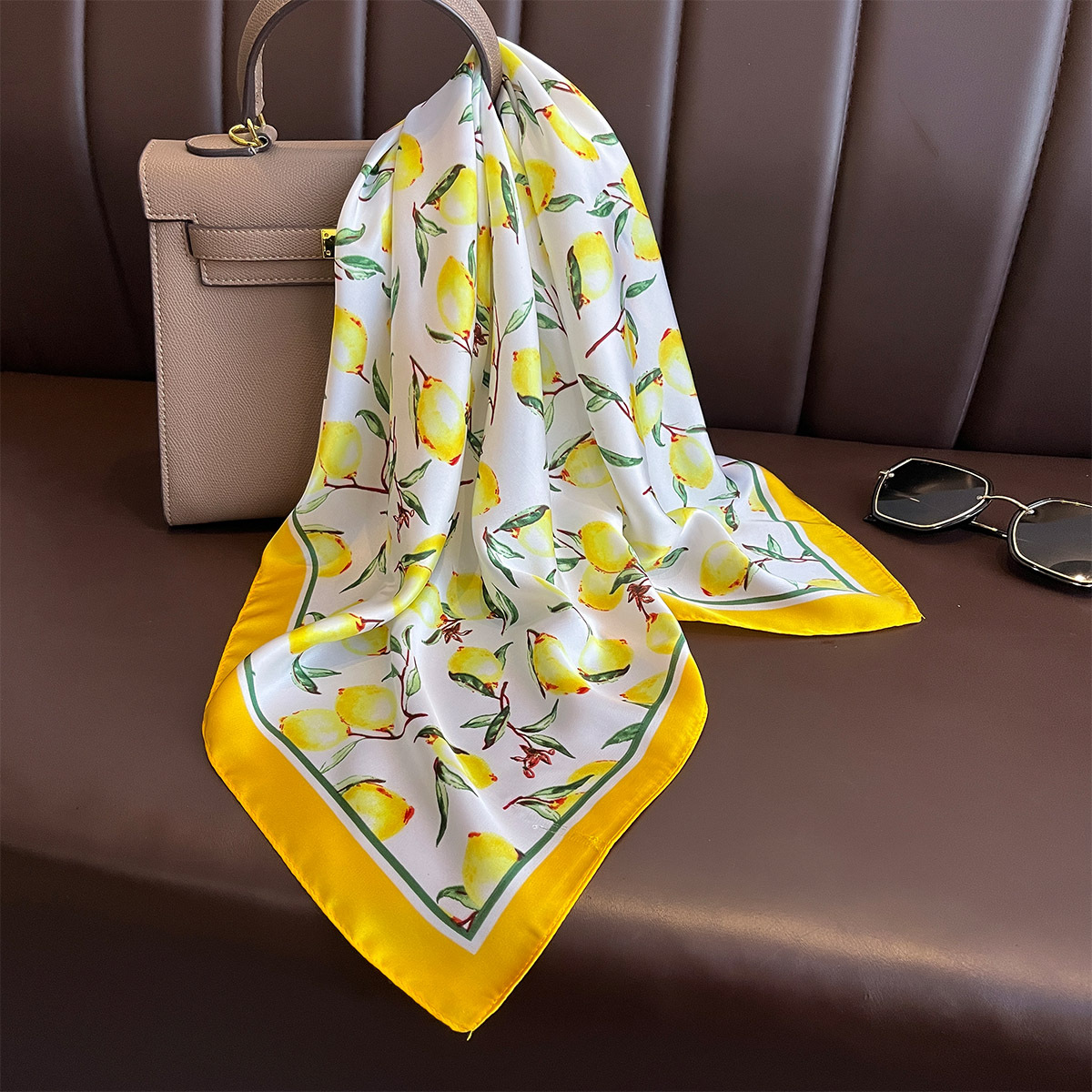 2025 New Yellow Lemon Print Sq - Ascot Neck Scarf のレビューと価格