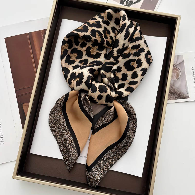 Luxury Leopard Print Female Sa - Ascot Neck Scarf のレビューと価格