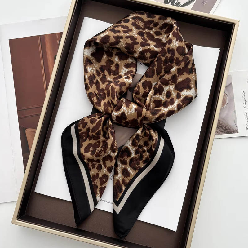 Luxury Leopard Print Female Sa - Ascot Neck Scarf のレビューと価格