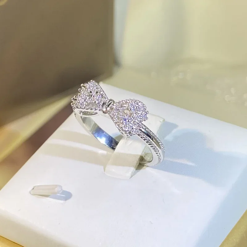 Fancy Bow Ring with Dazzling C - Tie Clip Silver のレビューと価格