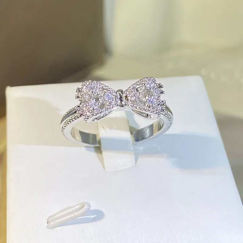 Fancy Bow Ring with Dazzling C - Tie Clip Silver のレビューと価格
